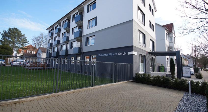 Die Haus&Wert Verwaltung GmbH übernimmt seit dem 01.10.2021 die Hausverwaltung für die Wohnhaus Minden GmbH. Das neu gegründete Unternehmen der Familiengruppe Prajs & Drimmer vermietet, verwaltet und entwickelt damit schwerpunktmäßig die Immobilien an den Standorten in Minden und Düsseldorf.