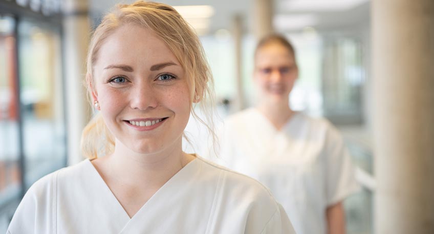 Hebammen des Johannes Wesling Klinikums bieten ab sofort wieder Kurse für werdende Eltern im Universitätsklinikum Minden an. Voraussetzung ist die Einhaltung der 3G-Regel. Foto: MKK/Sven-Olaf Stange