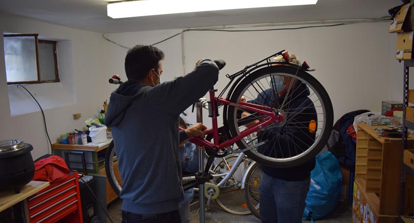 Ein kaputtes R&uuml;cklicht, der Sattel ist zu hoch oder die Kette muss mal ge&ouml;lt werden &ndash; das ist in Rodenbeck ab sofort kein Problem mehr. Denn jetzt gibt es im Werkraum am Kolk 13 immer mittwochs die M&ouml;glichkeit am eigenen Rad zu schrauben.