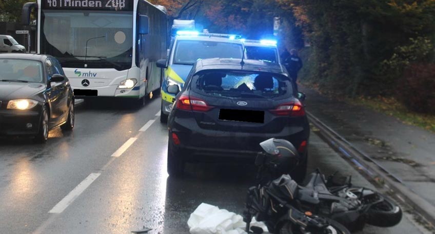 Nach der Erstversorgung vor Ort wurde er mittels Rettungswagen dem Klinikum Herford zugef&uuml;hrt.