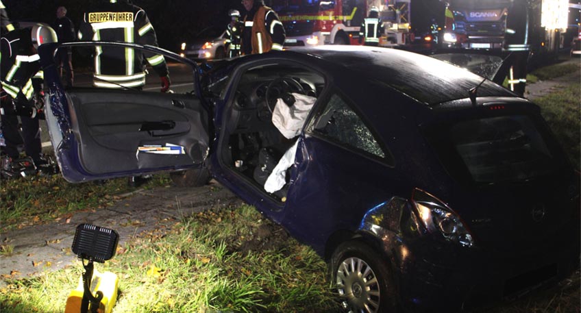 Zu einem schweren Verkehrsunfall ist es am frühen Montagmorgen auf der B 239 in Espelkamp gekommen. Gegen 6 Uhr prallten an der Kreuzung Herforder Straße (B 239) und dem Stadtweg zwei Fahrzeuge zusammen.