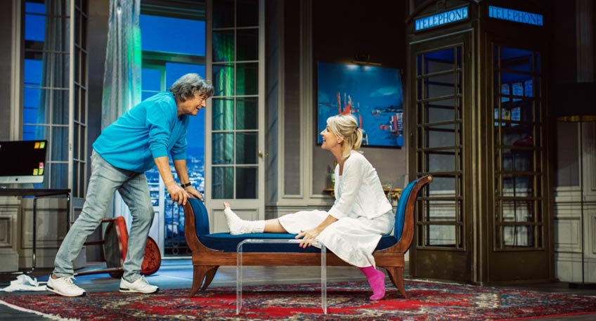 So absurd es klingen mag: Ein ruhiges und zufriedenes Dasein kann existenzgef&auml;hrdend sein. Jedenfalls dann, wenn man wie die Theaterautorin Lucie unbedingt Aufregung, Probleme und Zoff braucht - als Stoff f&uuml;r ihre St&uuml;cke. Ein Gl&uuml;ck, dass ihr Nachbar Thomas pl&ouml;tzlich wieder Spannung in ihr Leben bringt. 