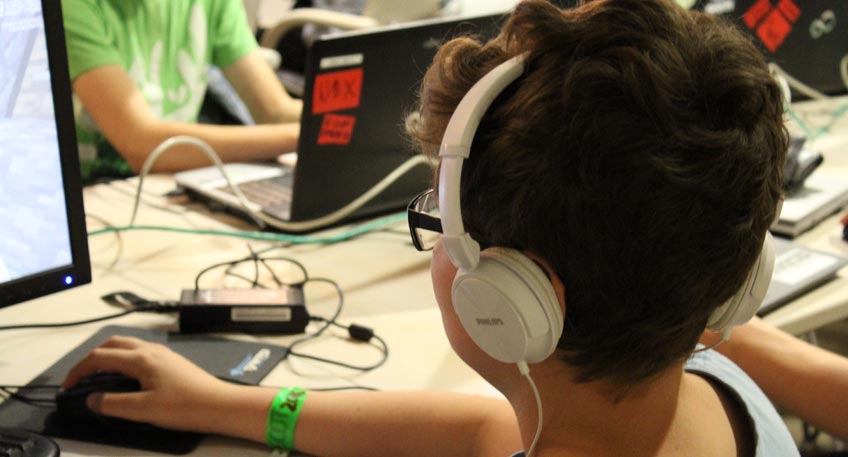 Du magst Videospiele? Dann aufgepasst! Das „Gamescamp on Tour“ macht erneut halt in Minden. Vom 15. auf den 16. Januar 2022 findet das Event in der Juxbude und in der Stadtbibliothek statt. Das 24-stündige Camp beginnt am Samstag um 12 Uhr und endet am Sonntag um 12 Uhr.