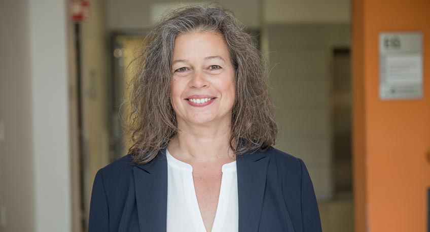 In Deutschland leiden Millionen von Menschen an chronischen Schmerzen und die Tendenz ist immer noch steigend. Aber was hei&szlig;t denn eigentlich chronisch? &bdquo;Von chronischen Schmerzen spricht man, wenn Schmerzen &uuml;ber einen Zeitraum von sechs Monaten oder l&auml;nger anhalten&ldquo;, erkl&auml;rt Ines Hufnagel, leitende &Auml;rztin der Sektion Schmerzmedizin am Krankenhaus Bad Oeynhausen.