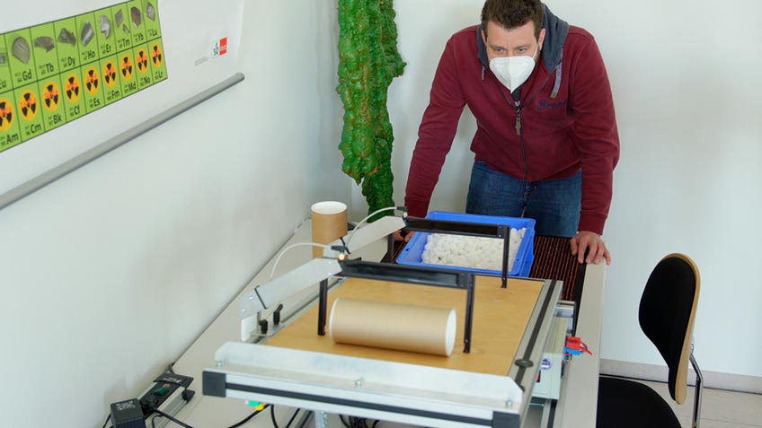 &bdquo;Physik ist die Grundlage f&uuml;r s&auml;mtliche Ingenieurwissenschaften. Physik zu lernen, bedeutet auch, probleml&ouml;sendes Denken zu lernen.&ldquo; Fast schon philosophisch schw&auml;rmt Prof. Dr. Frank Hamelmann &uuml;ber sein Fachgebiet.