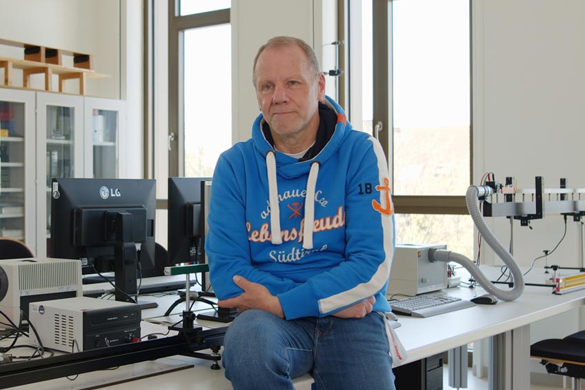 &bdquo;Physik ist die Grundlage f&uuml;r s&auml;mtliche Ingenieurwissenschaften. Physik zu lernen, bedeutet auch, probleml&ouml;sendes Denken zu lernen.&ldquo; Fast schon philosophisch schw&auml;rmt Prof. Dr. Frank Hamelmann &uuml;ber sein Fachgebiet.