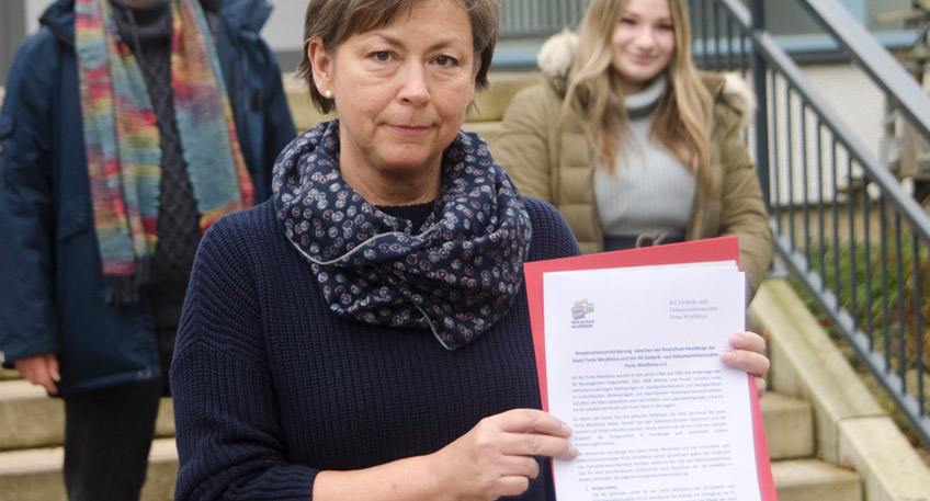Die Realschule Hausberge der Stadt Porta Westfalica und die KZ-Gedenk- und Dokumentationsstätte Porta Westfalica vertiefen ihre bestehende Zusammenarbeit.