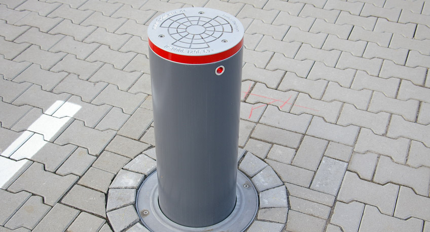 Ab Montag, 21. Februar, beginnen die Arbeiten für den Einbau von festen und automatisch versenkbaren Pollern in der Mindener Innenstadt. Starten werden die Arbeiten im Bereich Markt 15. Dort werden innerhalb von einer Bauzeit von rund zwei Wochen insgesamt acht Poller eingebaut, davon drei versenkbar und fünf feste Poller.