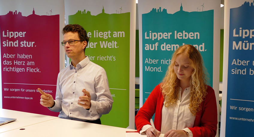 Mit der Auftaktveranstaltung startete am 17. Februar 2022 die mittlerweile neunte Runde der Energie-Scouts OWL. In den n&auml;chsten Monaten werden 168 Auszubildende aus 40 Unternehmen als Energie-Scouts in ihren Betrieben eigene Projekte zu den Themen Energieeffizienz, Materialeinsparung und Klimaschutz entwickeln und umsetzen.