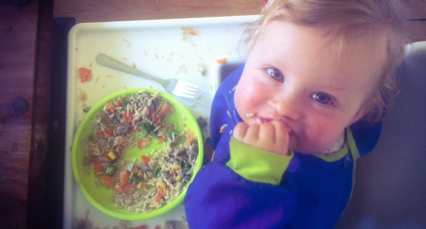 Eltern mit Kindern im ersten Lebensjahr und auch werdende Eltern stellen sich viele Fragen zur gesunden Entwicklung ihres Kindes- gerade jetzt, wo der Austausch untereinander in Krabbel- oder Spielgruppen oder in offenen Sprechstunden mit Fachkräften nur eingeschränkt stattfinden kann.