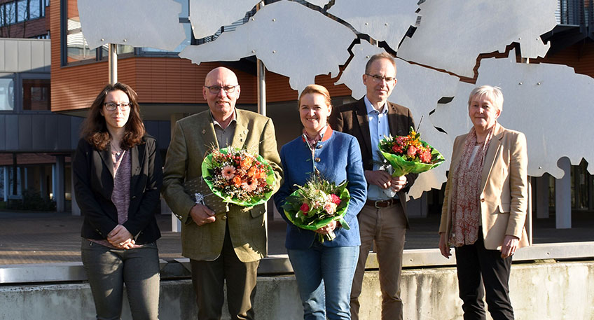 (v.l.) Yasmin Glabach (Leiterin des Rechts- und Ordnungsamtes), Gerhard Bösch, Ute Sorhage, Dr. Walter Jäcker, Kreisdirektorin Cornelia Schöder.