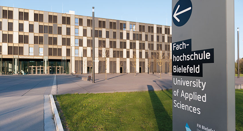 Am Samstag, 21. Mai 2022, findet der Tag der offenen Tür an der Fachhochschule (FH) Bielefeld statt. Von 11 bis 17 Uhr laden Mitmach-Aktionen, Infoveranstaltungen, Schnuppervorlesungen, offene Labore, Experimente, Führungen, Beratungsangebote und Ausstellungen zum Kennenlernen und Informieren ein.