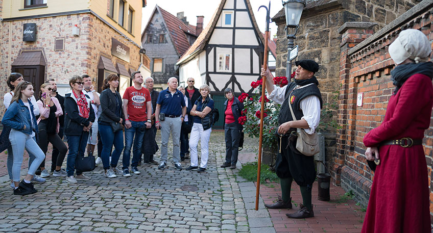 Anzeige Am fr&uuml;hen Ostermontag (18.4.) kam es gegen 10.20 Uhr zu einem folgenschweren Verkehrsunfall auf der Weihestra&szlig;e in L&ouml;hne bei dem ein Leichtkraftfahrer t&ouml;dlich verletzt wurde.