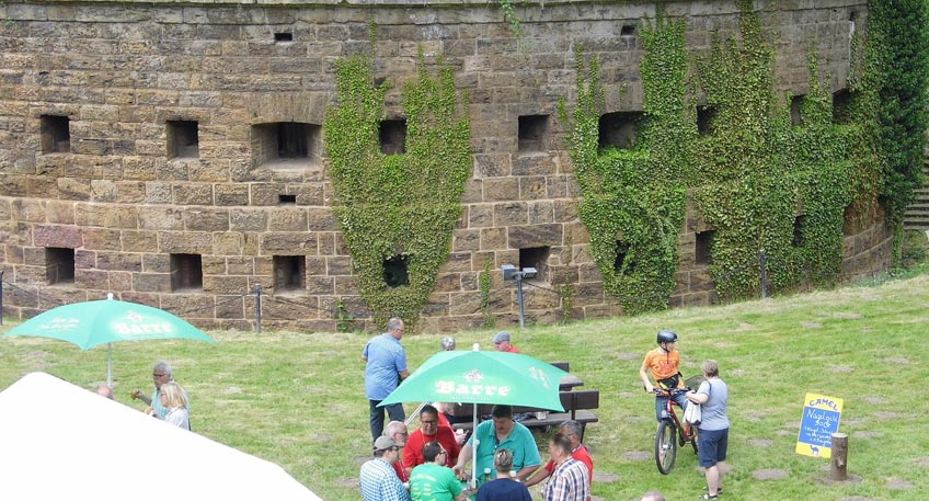 Am „Vatertag“, 26. Mai (Christi Himmelfahrt) ab 10.30 Uhr, öffnet die 1. Kompanie wieder allen Interessierten die Pforten des Fort C. Kühle Getränke und Leckeres vom Grill warten auf alle Familienausflüglern.