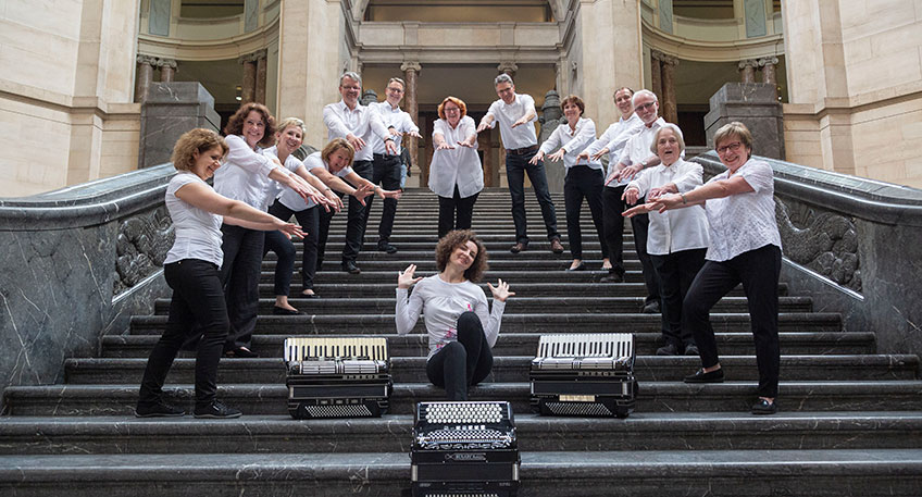 Nach zweij&auml;hriger Zwangspause starten am 8. Mai, am Muttertag wieder die Mindener Hafenkonzerte. Bis zum 11. September treten dann jeden Sonntag von 10:30 bis 11:30 Uhr Musikz&uuml;ge, Ch&ouml;re, Musikgruppen und Gesangsvereine aus der Region im Konzertpavillon an der Schachtschleuse auf.