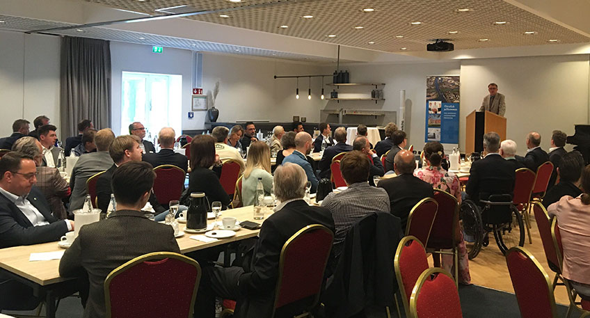 Mit einem spannenden und informativen Vortrag begeisterte der Referent des j&uuml;ngsten Unternehmerfr&uuml;hst&uuml;cks von Stadt Minden und MEW (Mindener Entwicklungs- und Wirtschaftsf&ouml;rderungsgesellschaft) die rund 60 Zuh&ouml;rer im Saal des Hotels &bdquo;Bad Minden&ldquo;. 