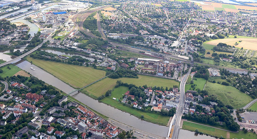 Das rechte Weserufer ist ein spannendes Lebensumfeld für über 4.800 Mindener, die dort leben, wohnen und arbeiten. Die Stadt Minden verfolgt das Ziel, dieses vielseitige und spannende Quartier zu entwickeln und für die Zukunft fit zu machen.