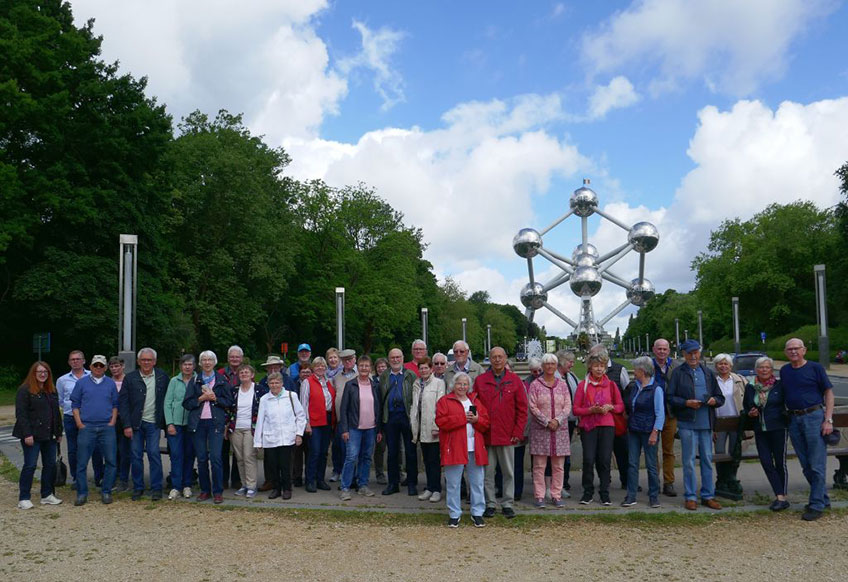 Mitglieder und Freunde des Volksbundes aus dem Raum Ostwestfalen unternahmen im Mai eine 6-t&auml;gige Studienfahrt nach Flandern. Der Reiseleiter Hans-Dieter Winterberg hatte die Reise in Zusammenarbeit mit dem Busunternehmen Thieker-Reisen aus Espelkamp organisiert