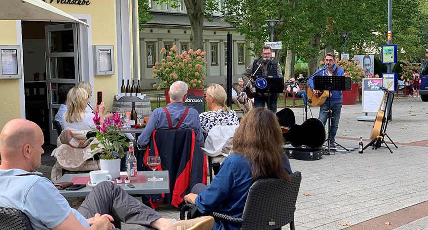 Unbekannte stehlen acht hochwertige Swimming-Pools aus Baumarkt