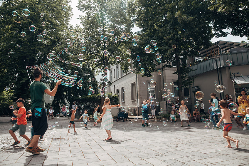 Unbekannte stehlen acht hochwertige Swimming-Pools aus Baumarkt