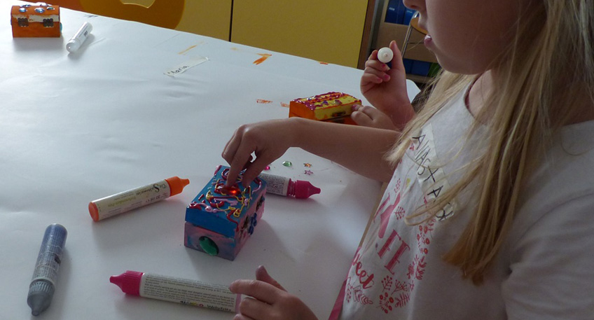 Im Mindener Museum sind bei der „Museumswoche für Sammler*innen“ von Di., 26.07. bis Fr., 29.07, jeweils von 9-12 Uhr noch Plätze frei. Kinder ab 8 Jahren, die sich für alte Dinge interessieren oder gerne mehr über das Leben von früher erfahren möchten, sind bei dieser Ferienaktion genau richtig.