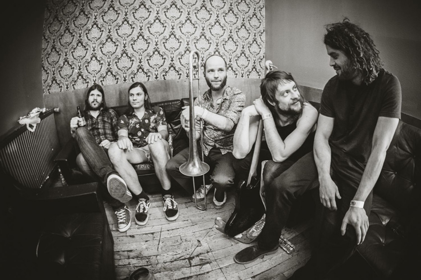 Anzeige Das ist auch interessant: Auto f&auml;ngt Feuer - Zwei M&auml;nner erleiden schwere Verletzungen  Polizei warnt vor Betrugsanrufen  Glasfasernetz: Auch Bad Oeynhausen will das schnelle Netz  Corona-Virus im Kreis Minden-L&uuml;bbecke - Stand heute  Anzeige Eigenanzeige-HaMi-2020-55cent-848x457