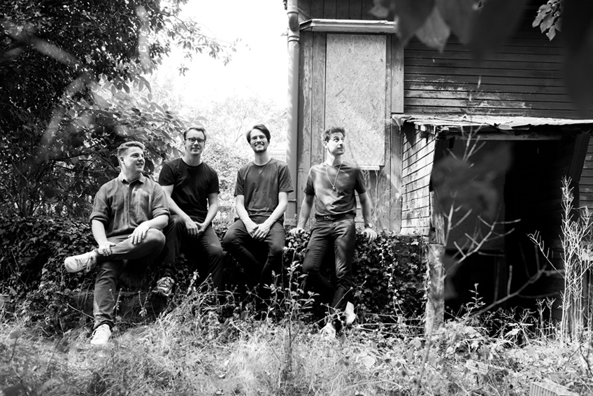 Anzeige Das ist auch interessant: Auto f&auml;ngt Feuer - Zwei M&auml;nner erleiden schwere Verletzungen  Polizei warnt vor Betrugsanrufen  Glasfasernetz: Auch Bad Oeynhausen will das schnelle Netz  Corona-Virus im Kreis Minden-L&uuml;bbecke - Stand heute  Anzeige Eigenanzeige-HaMi-2020-55cent-848x457