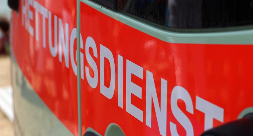 Zu einem schweren Verkehrsunfall zwischen einem Pkw und einem Roller-Fahrer ist es am Montagmorgen gegen 9.35 Uhr auf der Stemwederberg-Stra&szlig;e gekommen. Ein 54-j&auml;hriger Stemweder erlitt schwere Verletzungen und musste ins Krankenhaus gebracht werden.