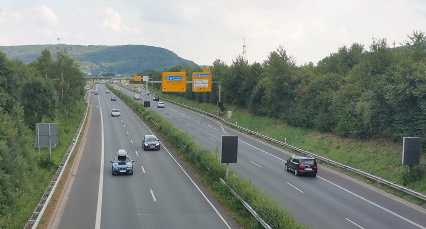 Ab Montag (15.8.) lässt die Straßen.NRW Regionalniederlassung OWL das Kleeblatt B61/65 zwischen dem Weserauentunnel und der „Birne“ in Minden sanieren. Es werden zwei Bauabschnitte gebilde