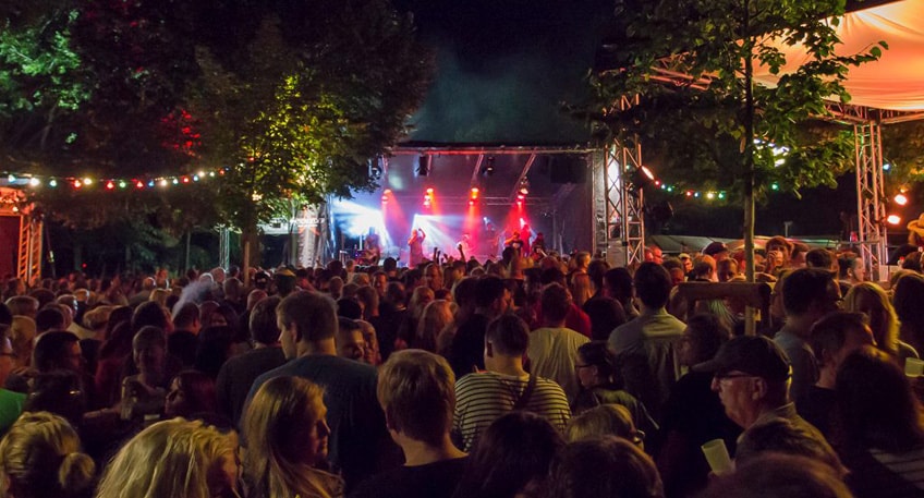 Weserlieder Open Air am 22./23. Juli erstmals mit zwei B&uuml;hnen &ndash; Singer/Songwriter-Programm auf zweiter B&uuml;hne am Weserufer - nationale Acts und internationales Hochkar&auml;ter auf der Hauptb&uuml;hne
