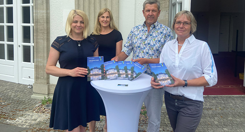 Ab Mitte September öffnet das Theater im Park seine Türen zur neuen Saison für insgesamt 59 Veranstaltungen. Das nun vorliegende Theaterprogrammheft 2022/2023 gibt einen Überblick über alle Veranstaltungen und die bunte Auswahl an unterschiedlichen Genres für kleine und große Theaterliebhaber.