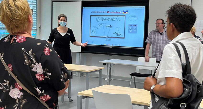 Was braucht es, um Menschen auf den Pflegeberuf vorzubereiten und sie in ihrer Laufbahn bestm&ouml;glich zu begleiten? Mit dem neuen Bildungscampus in Todtenhausen zeigt die Evangelische Pflegeakademie der Diakonie Stiftung Salem, wie die zeitgem&auml;&szlig;e und fachliche Aus- und Weiterbildung in der Pflege heute und in Zukunft aussieht.