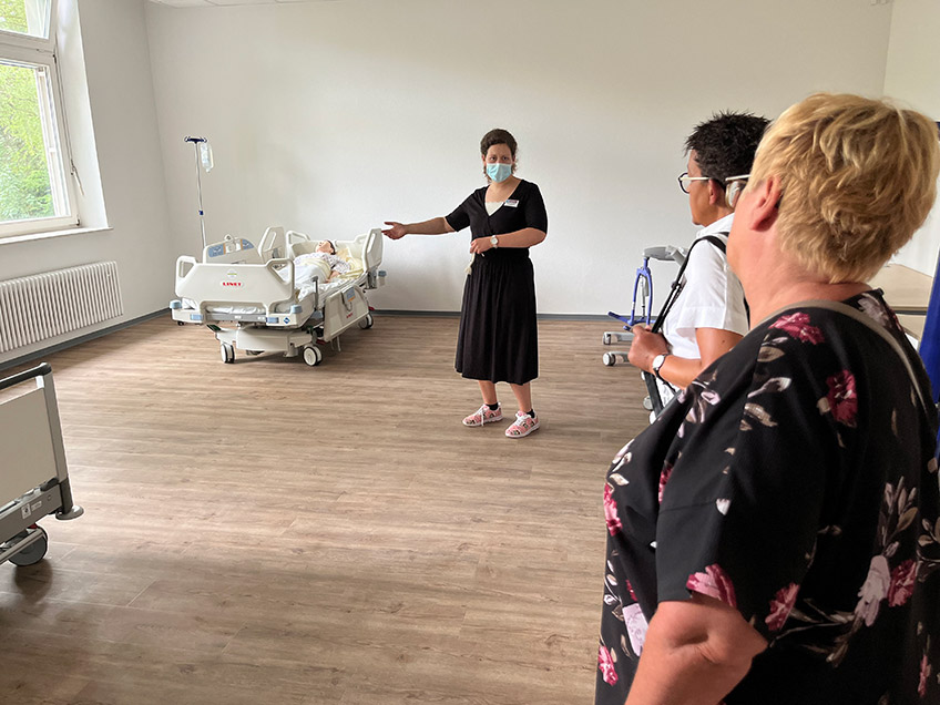 Was braucht es, um Menschen auf den Pflegeberuf vorzubereiten und sie in ihrer Laufbahn bestm&ouml;glich zu begleiten? Mit dem neuen Bildungscampus in Todtenhausen zeigt die Evangelische Pflegeakademie der Diakonie Stiftung Salem, wie die zeitgem&auml;&szlig;e und fachliche Aus- und Weiterbildung in der Pflege heute und in Zukunft aussieht.