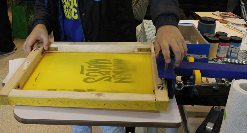 Einen eigenen Escape-Room im Museum entwickeln, Shirts und Plakate mit Siebdruck-Kunst gestalten, Schuhe designen mit der Airbrush-Methode, ein Theaterst&uuml;ck mit Tanzelementen auf die B&uuml;hne bringen, aus alten Geldscheinen Origami-Kunst herstellen, eine kreative Schaukiste mit Spezialeffekten einrichten und mit Street Art Lettering Kreidebotschaften in der Innenstadt auftragen