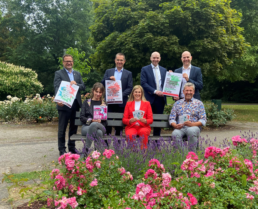 Anzeige Das ist auch interessant: Auto f&auml;ngt Feuer - Zwei M&auml;nner erleiden schwere Verletzungen  Polizei warnt vor Betrugsanrufen  Glasfasernetz: Auch Bad Oeynhausen will das schnelle Netz  Corona-Virus im Kreis Minden-L&uuml;bbecke - Stand heute  Anzeige Eigenanzeige-HaMi-2020-55cent-848x457