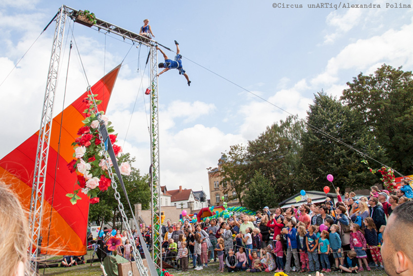 Anzeige Das ist auch interessant: Auto f&auml;ngt Feuer - Zwei M&auml;nner erleiden schwere Verletzungen  Polizei warnt vor Betrugsanrufen  Glasfasernetz: Auch Bad Oeynhausen will das schnelle Netz  Corona-Virus im Kreis Minden-L&uuml;bbecke - Stand heute  Anzeige Eigenanzeige-HaMi-2020-55cent-848x457