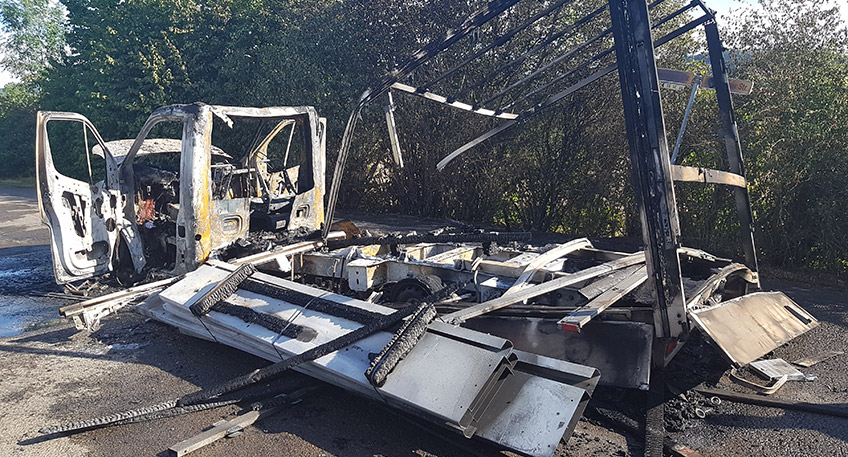 Die Feuerwehr der Stadt B&uuml;ckeburg und s&auml;mtliche Ortswehren, mit Beteiligung der Bundeswehrfeuerwehr, konnten vorgestern gegen 16.30 Uhr einen gr&ouml;&szlig;eren Fl&auml;chenbrand eines Weizenfeldes an der Bundesstra&szlig;e 83 in B&uuml;ckeburg verhindern bzw. schnell eind&auml;mmen.