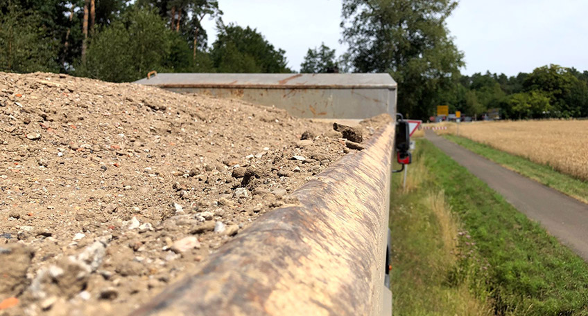 Anl&auml;sslich der europaweiten Aktion "ROADPOL -Truck & Bus" f&uuml;hrten die Beamten des hiesigen Verkehrsdienstes am Montag auf der Diepenauer Stra&szlig;e in Frotheim gezielte Kontrollen des gewerblichen G&uuml;terkraftverkehrs durch.