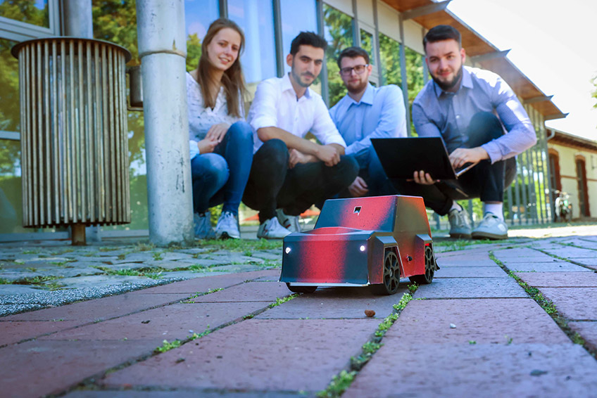 Anzeige Ein alkoholisierter Autofahrer krachte in den fr&uuml;hen Morgenstunden des Dienstags im Ortsteil Lohe mit seinem Fahrzeug gegen einen Stra&szlig;enbaum. Er blieb unverletzt. Am Wagen entstand Totalschaden.