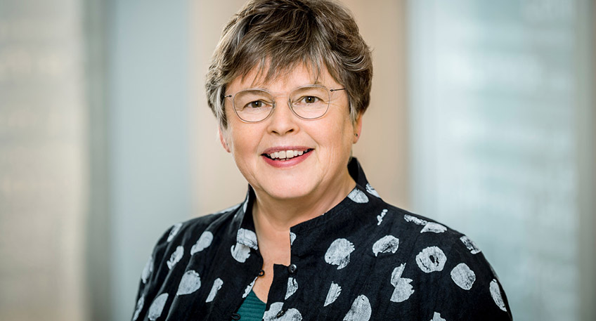 Prof. Jule Greiner zeigt M&ouml;glichkeiten musikalischer Gestaltung mit Bilderb&uuml;chern in der Kita auf.