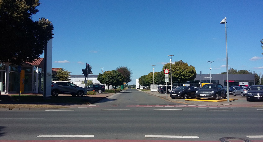 Fr&uuml;hzeitige &Ouml;ffentlichkeitsbeteiligung zum Bebauungsplan Nr. 946 &bdquo;S&uuml;dbruch&ldquo; als &ouml;ffentliche Auslegung  Minden. B&uuml;rgerinnen und B&uuml;rger der Stadt Minden sind eingeladen, sich im Rahmen der fr&uuml;hzeitigen &Ouml;ffentlichkeitsbeteiligung zur Aufstellung des Bebauungsplanes Nr. 946 &bdquo;S&uuml;dbruch&ldquo; zu beteiligen. Die fr&uuml;hzeitige &Ouml;ffentlichkeitsbeteiligung erfolgt in Form einer &ouml;ffentlichen Auslegung der Planunterlagen vom 29. August 2022 bis 30. September 2022.    Die Auslegungsunterlagen k&ouml;nnen in diesem Zeitraum auf der Internetseite www.minden.de/beteiligung-bauleitplanung eingesehen werden. Zudem besteht die M&ouml;glichkeit die Auslegungsunterlagen in dieser Zeit bei der Stadtverwaltung Minden &ndash; Geb&auml;udeteil Scharn, Scharn 2, 2. OG, Empfangsbereich Verwaltungsvorstand - w&auml;hrend der Dienstzeiten einzusehen und sich &uuml;ber die Planung zu informieren. Im Plangebiet ist die Errichtung von Ein-, Zwei- und Mehrfamilienh&auml;usern geplant.   Fr&uuml;hzeitige &Ouml;ffentlichkeitsbeteiligung zum Bebauungsplan Nr. 945 &bdquo;Hahler Plaggenweg&ldquo; als &ouml;ffentliche Auslegung  Minden. B&uuml;rgerinnen und B&uuml;rger der Stadt Minden sind eingeladen, sich im Rahmen der fr&uuml;hzeitigen &Ouml;ffentlichkeitsbeteiligung zur Aufstellung des Bebauungsplanes Nr. 945 &bdquo;Hahler Plaggenweg&ldquo; im Stadtbezirk Hahlen zu beteiligen. Die fr&uuml;hzeitige &Ouml;ffentlichkeitsbeteiligung erfolgt in Form einer &ouml;ffentlichen Auslegung der Planunterlagen vom 29. August 2022 bis 30. September 2022.   Die Auslegungsunterlagen k&ouml;nnen in diesem Zeitraum auf der Internetseite www.minden.de/beteiligung-bauleitplanung eingesehen werden. Zudem besteht die M&ouml;glichkeit die Auslegungsunterlagen in dieser Zeit bei der Stadtverwaltung Minden &ndash; Geb&auml;udeteil Scharn, Scharn 2, 2. OG, Empfangsbereich Verwaltungsvorstand - w&auml;hrend der Dienstzeiten einzusehen und sich &uuml;ber die Planung zu informieren.  Durch die Festsetzung eines gegliederten Gewebegebietes sollen im Plangebiet die planungsrechtlichen Voraussetzungen f&uuml;r bauliche Erweiterungs- und Entwicklungsm&ouml;glichkeiten eines bestehenden Unternehmens (Autohaus) geschaffen werden. Folgend ein Foto.