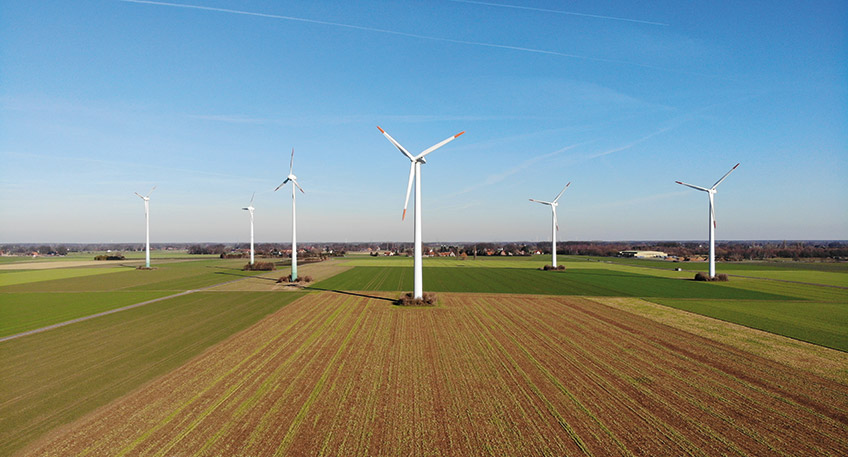 Der Ausbau der Erneuerbaren Energien soll im Einklang mit den schutzwürdigen Interessen der Bevölkerung und der Umwelt erfolgen. Konkret geht es um die Zielsetzung, das Bundesziel von zwei Prozent Fläche für Windenergie gerecht auf die verschiedenen Regionen in Nordrhein-Westfalen zu verteilen.