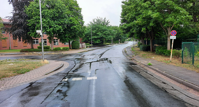 Kinder und Jugendliche in Dankersen haben bald einen sicheren Weg zur PRIMUS Schule, denn am Montag (19. September) begannen die Bauarbeiten f&uuml;r einen neuen Fu&szlig;g&auml;nger&uuml;berweg (FG&Uuml;). Der neue &bdquo;Zebrastreifen&ldquo; vor der PRIMUS Schule in H&ouml;he der Einm&uuml;ndung Olafstra&szlig;e soll dazu beitragen, dass die Verkehrssicherheit f&uuml;r die Sch&uuml;ler auf ihrem Schulweg, aber auch f&uuml;r Eltern auf dem Weg zur evangelischen Kindertageseinrichtung &bdquo;Biberburg Dankersen&ldquo; erh&ouml;ht wird.