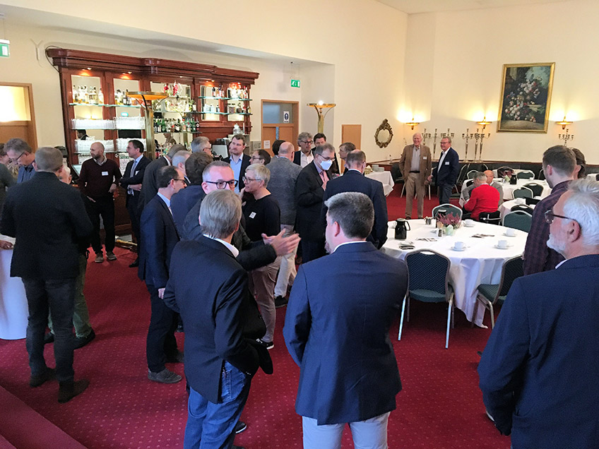 Viele praktische Tipps und Empfehlungen dazu, wie Unternehmen besser Fachkr&auml;fte gewinnen k&ouml;nnen, hatte der Referent des j&uuml;ngsten Unternehmerfr&uuml;hst&uuml;cks der Stadt Minden und der MEW (Mindener Entwicklungs- und Wirtschaftsf&ouml;rderungsgesellschaft) in seinen rund einst&uuml;ndigen Vortrag &bdquo;verpackt&ldquo;.