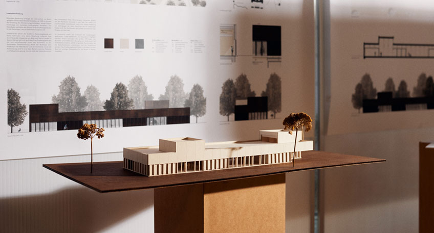 Die Ausstellung der Architekturentw&uuml;rfe l&auml;uft noch bis zum 10. November. (Foto: Patrick Pollmeier/FH Bielefeld)