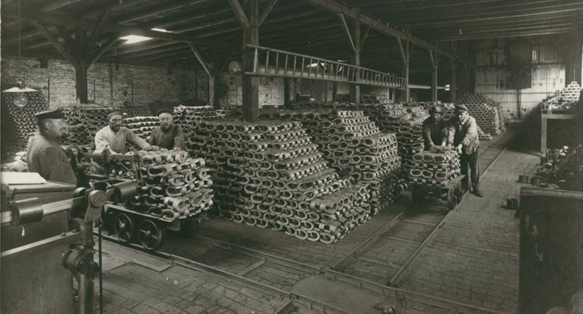 Die Feldbahn war zwischen 1900 und 1950 das, was heute der Lastwagen ist - flexibel, weil ihre Gleise schnell verlegbar sind und überall im Einsatz. Der Landschaftsverband Westfalen-Lippe (LWL) hat der kleinen Schwester der Eisenbahn eine Wanderausstellung gewidmet, die vom 5. November bis zum 22. Januar im Mindener Museum zu sehen ist.