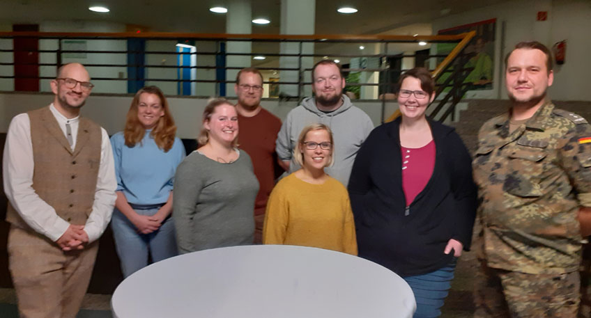 vordere Reihe v.l.: Manuel Tiegel (stv.), Meike Dreier, Svenja Pr&uuml;&szlig;ner, Sabine Wendland, Birgit Struck, Thomas Spahr (1. Vorsitzender)  hintere Reihe v.l.: Lothar Geddert, Sven Hornig      Foto: Heike Zelle / Kreis Minden-L&uuml;bbecke