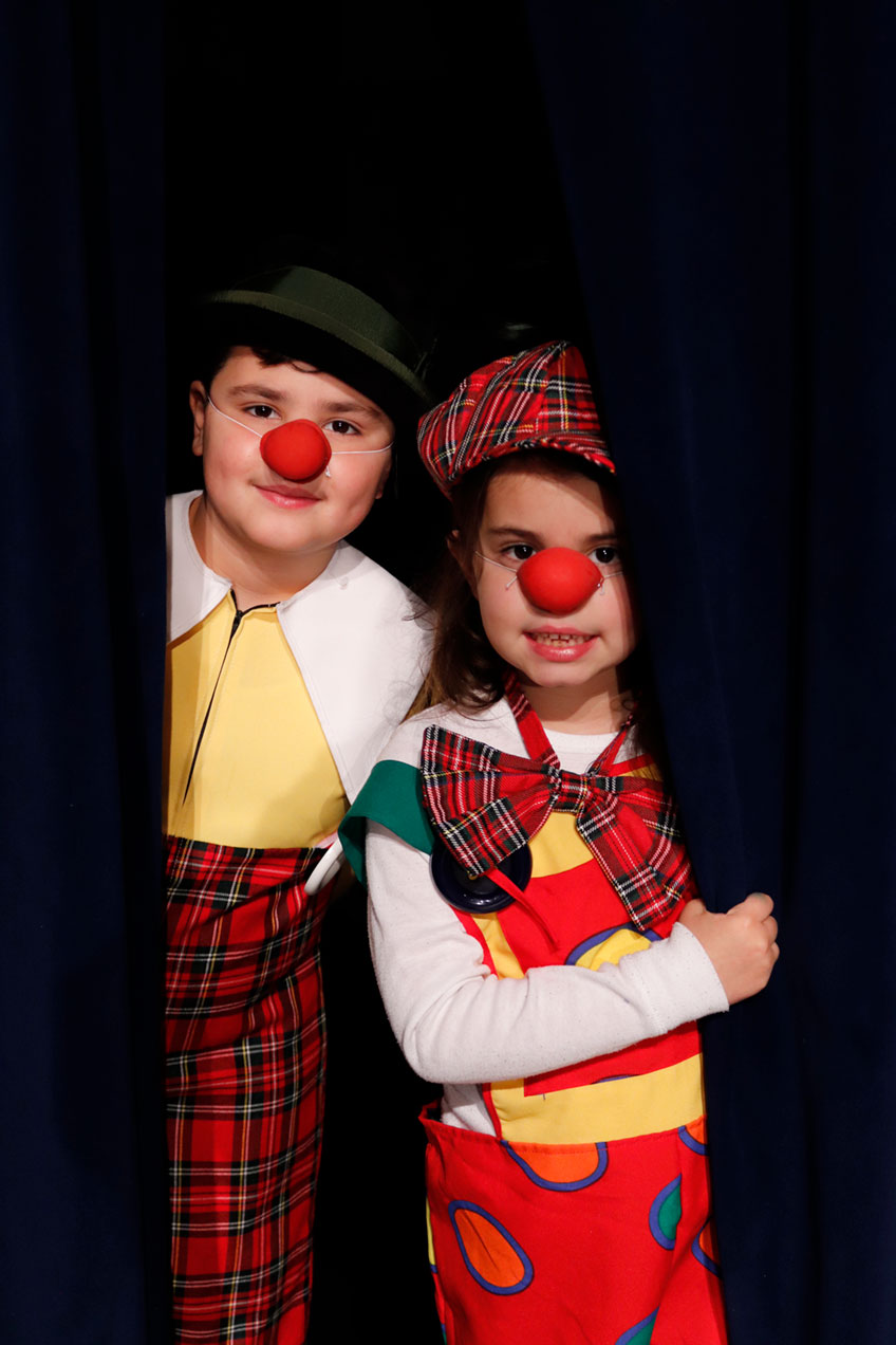 Wie in jedem Jahr möchte auch dieses Jahr der Kinder- und Jugendzirkus Peppino Poppollo in der kalten Jahreszeit Kinder und Erwachsene in Erstaunen versetzen. Dazu lädt der Zirkus am Samstag, 3. Dezember und Sonntag, 4. Dezember jeweils um 15 Uhr zu zwei großen Aufführungen ein. Einlass ist bereits eine halbe Stunde vorher um 14.30 Uhr.