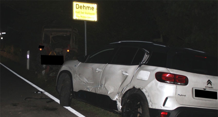 Zu einem Verkehrsunfall mit flüchtigem Fahrer wurden Einsatzkräfte der Polizeiwache Bad Oeynhausen am Samstagabend nach Dehme gerufen. Den Angaben zufolge hatte ein Traktor zwei Autos zusammengeschoben.