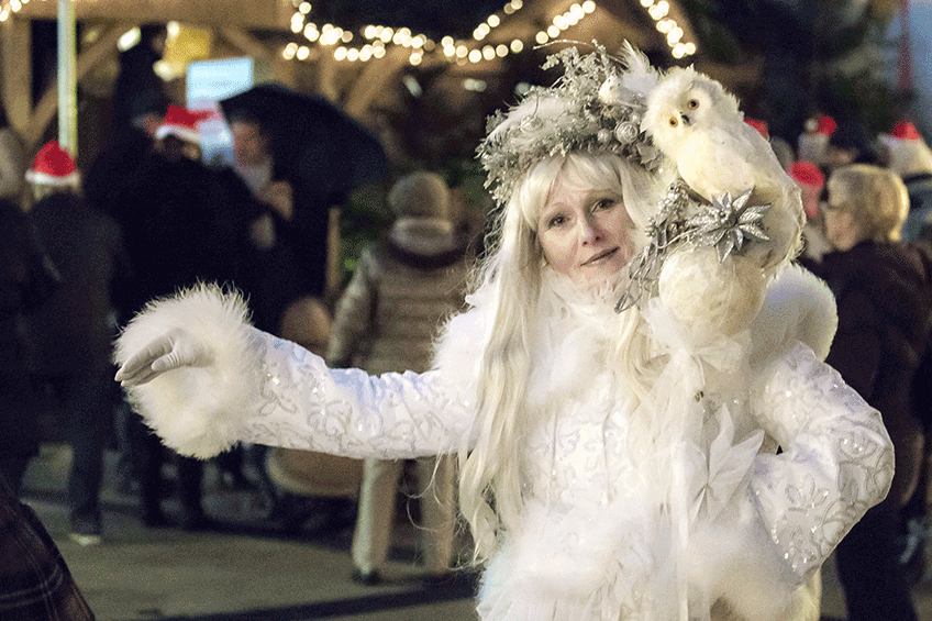 Am Sonntag, den 11. Dezember 2022 laden der Weihnachtsmarkt und die Einzelh&auml;ndler der Innenstadt zu einem Besuch nach Minden ein. Denn dort erwartet die G&auml;ste an Scharn und Marktplatz ein gro&szlig;es weihnachtliches Familienprogramm und die Gesch&auml;fte in der Mindener Innenstadt haben an diesem verkaufsoffenen Sonntag von 13:00 bis 18:00 Uhr ge&ouml;ffnet.